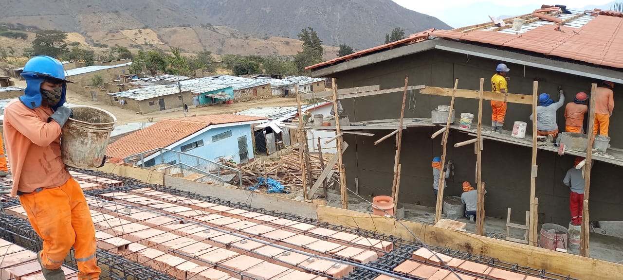 Empresas supervisarán reconstrucción de 74 colegios y 3 hospitales en regiones, también en La Libertad