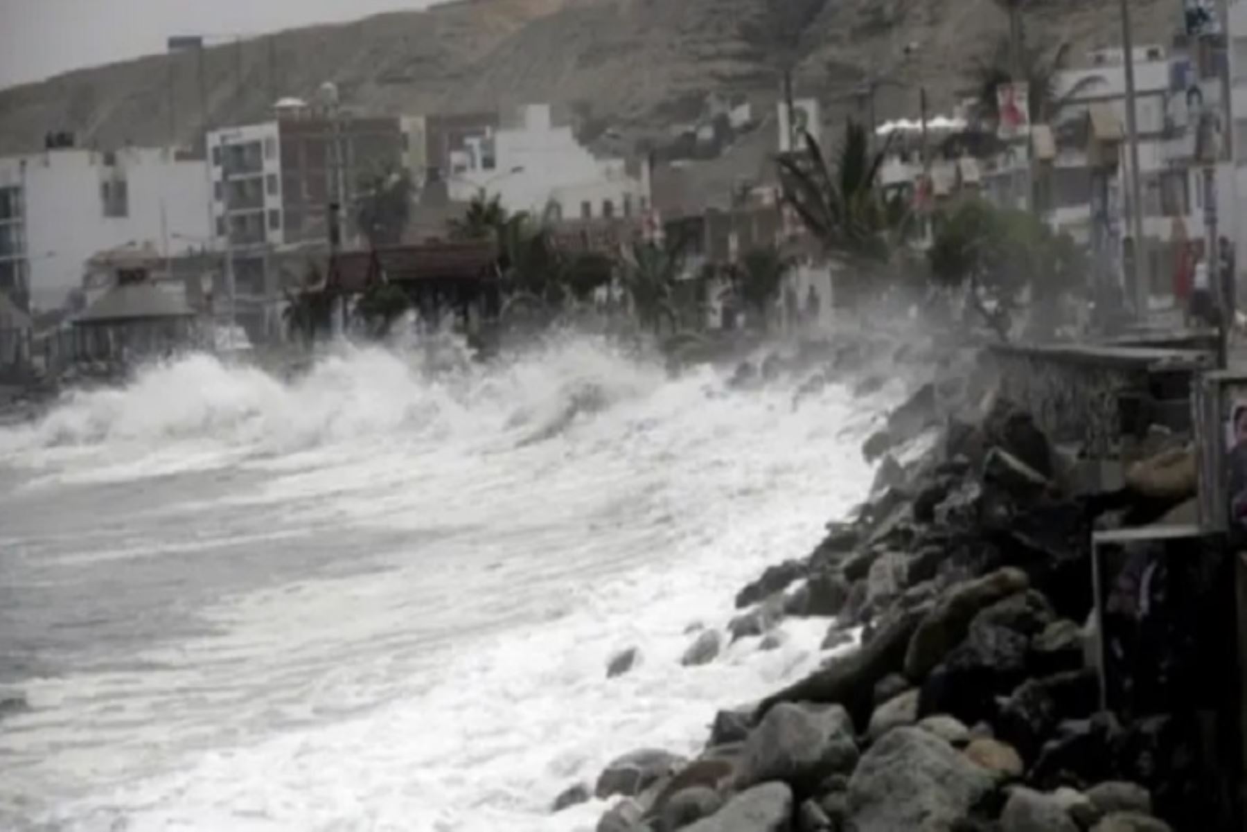 Oleajes anómalos persistirán hasta el martes 7 de enero