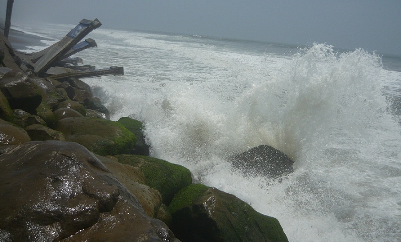 Prevén oleajes irregulares en ciudades del litoral desde la noche de hoy hasta mañana