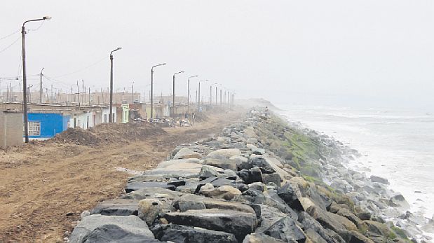Por oleajes anómalos siguen cerrados 57 puertos, caletas y terminales en la costa peruana