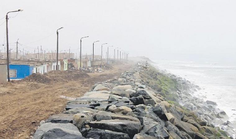 Oleajes anómalos continuarán hasta el martes 26 en todo el litoral