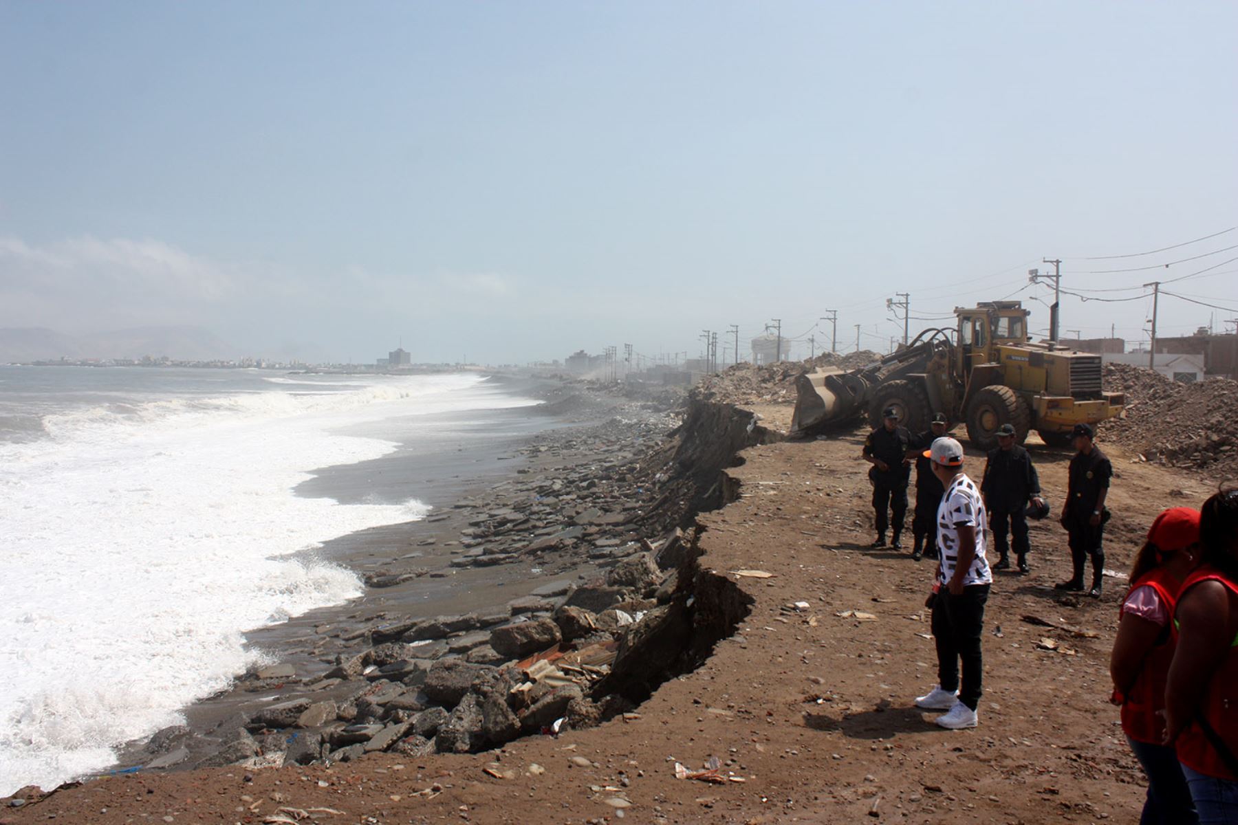Alertan que oleaje ligero se presentaría desde mañana en todo el litoral peruano