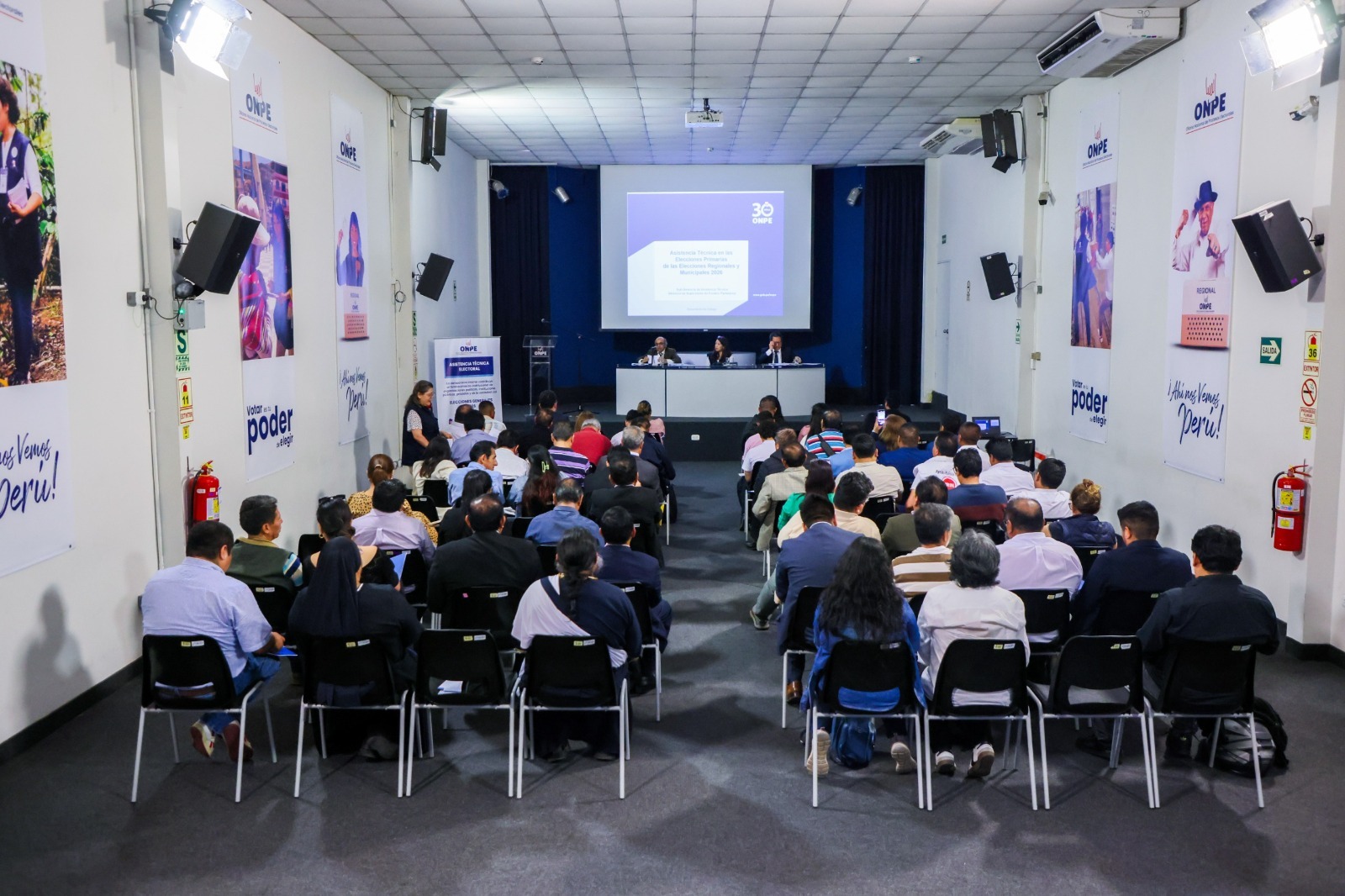 ONPE inició reuniones informativas con organizaciones políticas sobre elecciones primarias previas a las Elecciones 2026