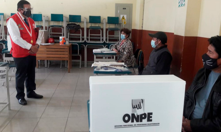 Estas son las fórmulas presidenciales que pasan al periodo de tachas