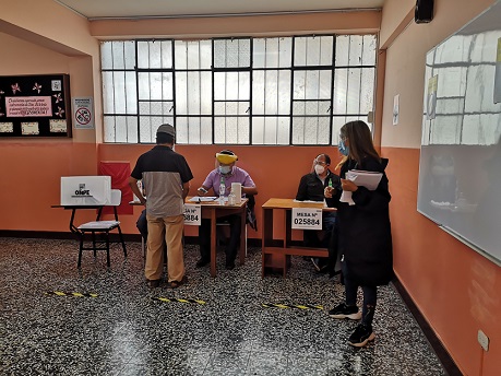 ONPE acoge recomendación de la Defensoría y modifica horario de votación para adultos mayores