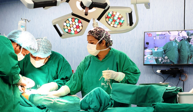 Trujillo: realizan primera cirugía teledirigida en hospital de Alta Complejidad