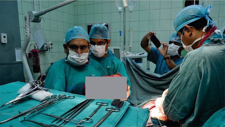   Médicos del Iren Norte lograron extirpar con éxito un tumor de más de 11 kilos