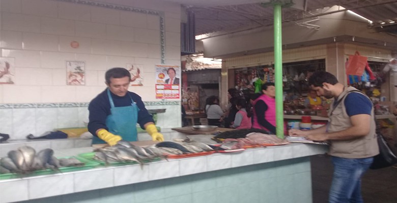 Más de 50 puestos fueron inspeccionados durante operativo en el Mercado Indoamericano