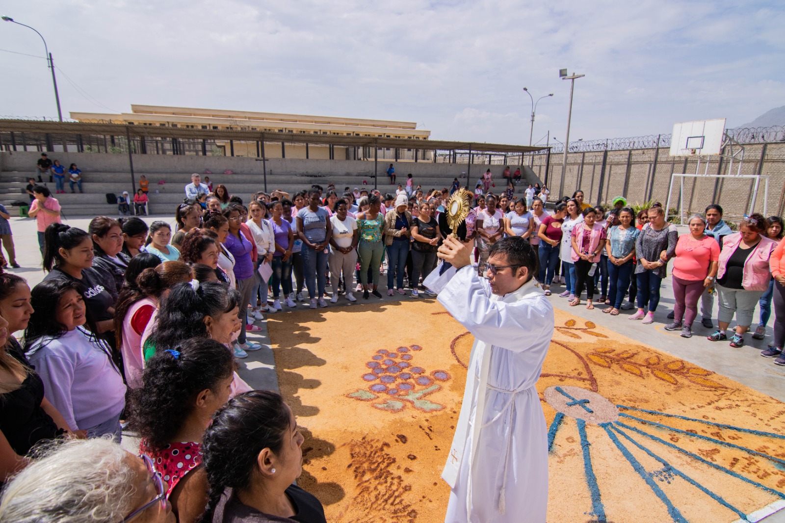 La Libertad: Jesús Sacramentado visita a internas del penal El Milagro