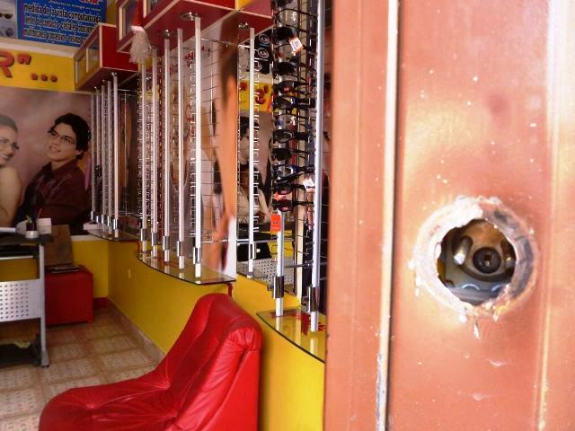 Huamachuco: delincuentes roban 18 mil soles de céntrica óptica