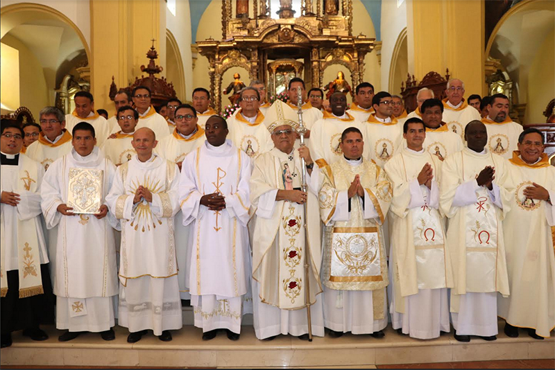 Seis nuevos diáconos se ordenaron para la Iglesia de Trujillo