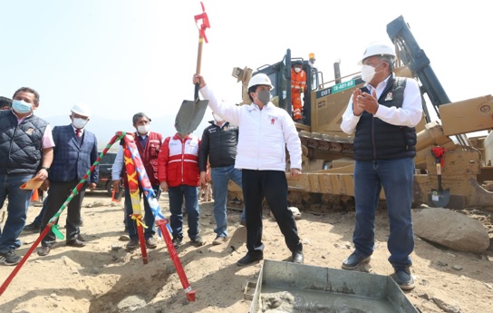 Castillo coloca primera piedra en obras de prevención en quebradas de Trujillo 