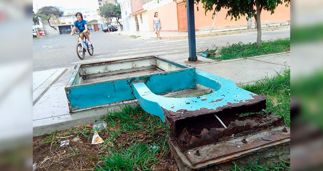 Trujillo: paleta publicitaria casi aplasta a niño en parque de urb. San Salvador