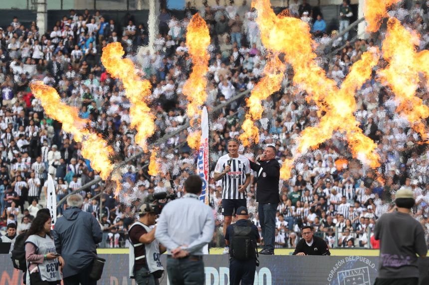 Así fue la presentación multitudinaria del goleador Paolo Guerrero en Alianza Lima