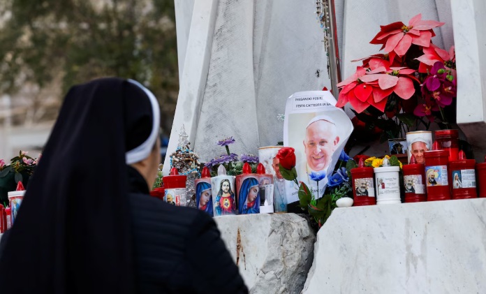 El TAC del papa Francisco muestra “una evolución normal del cuadro inflamatorio pulmonar”: leve mejoría en las últimas 24 horas