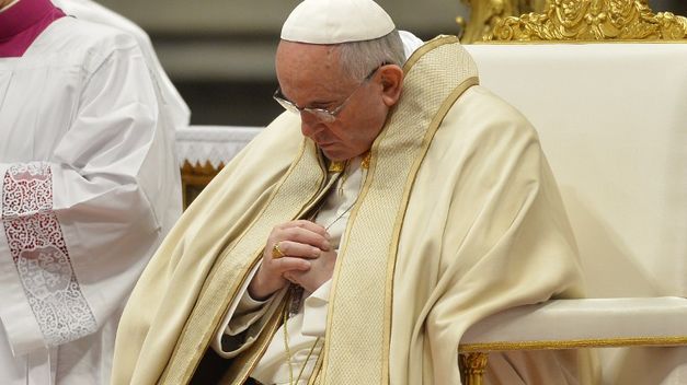 Francisco pide perdón por recientes escándalos en la Iglesia Católica 