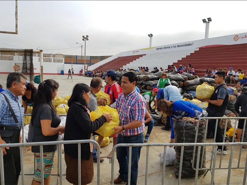 Municipalidad de Víctor Larco entregó 20 toneladas de papa a pobladores