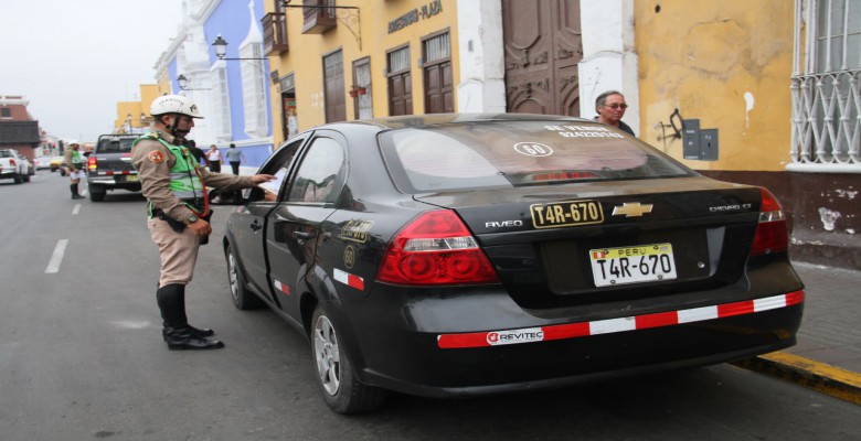 Trujillo: iniciarán colocación de papeletas a conductores que estacionen en zona rígida