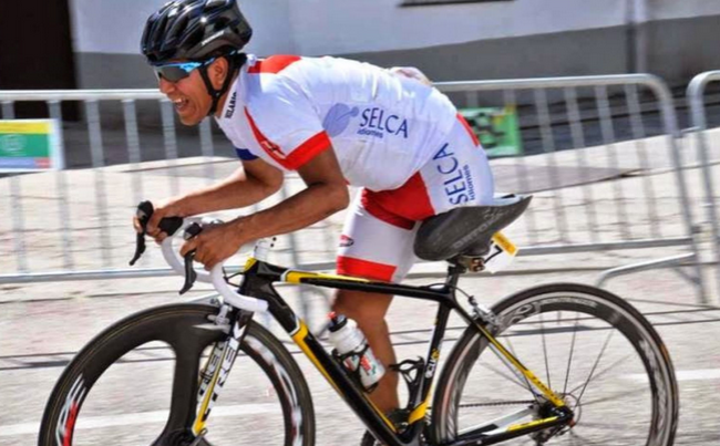 Pedalero Israel Hilario se corona campeón del mundo en paraciclismo 