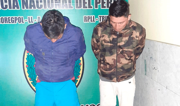 Detienen a dos hermanos por arrebatar celulares en Moche
