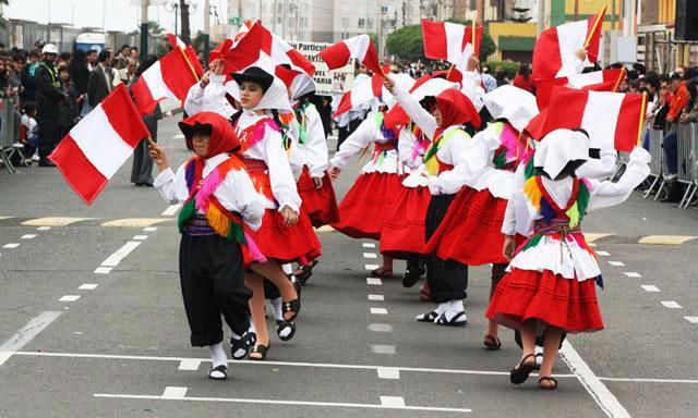 Hoy 28 de julio más de 31 millones de peruanos celebran Fiestas Patrias