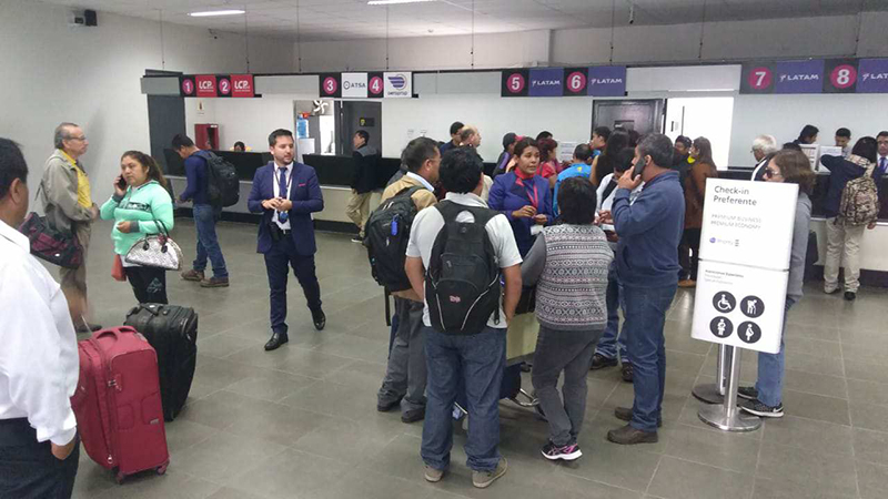 Cientos de pasajeros están varados por mal clima en aeropuerto trujillano