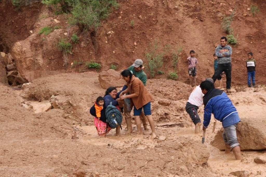 Lluvias bloquean entrada a Urpay y dañan aeródromo de Pataz