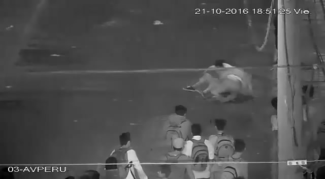 Escolares se pelean a pocas cuadras de centro histórico de Trujillo 