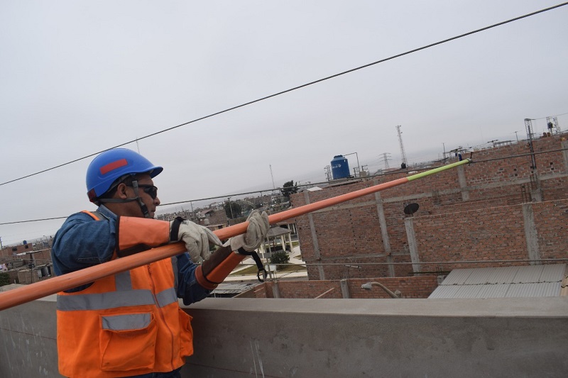 Hidrandina exhorta a la población sobre peligro de volar cometas cerca de redes de energía eléctrica