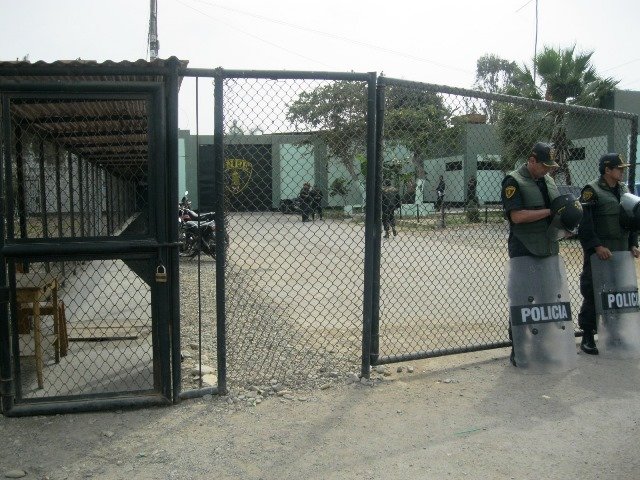 Iren realiza campaña preventiva contra el cáncer en el penal El Milagro