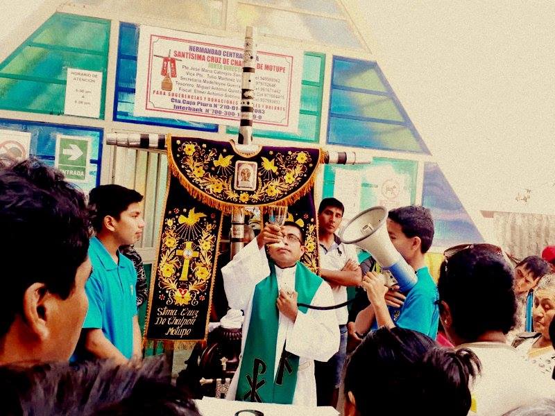 Cartavio: 150 fieles peregrinaron a la Cruz de  Motupe y al Divino Niño de Eten