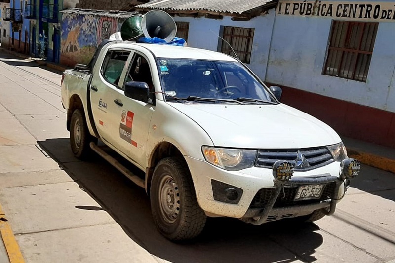 Con perifoneo en mercados enseñan a caseros cómo prevenir el coronavirus 