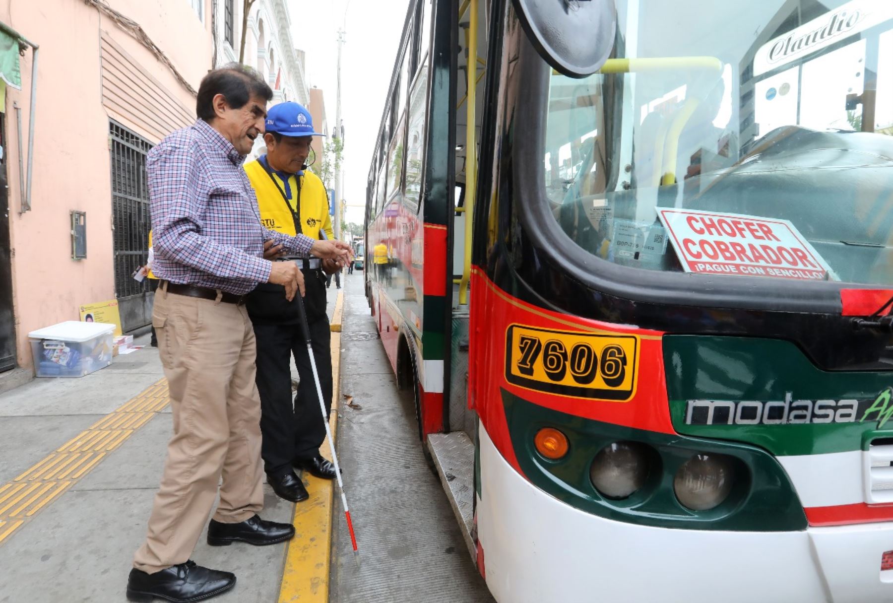 Personas con discapacidad moderada tendrán pase libre en transporte público      