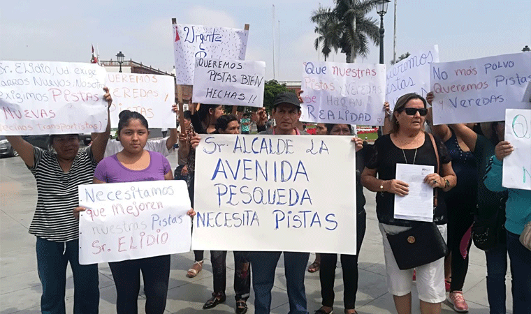 Vecinos de av. Pesqueda exigen a alcalde que cumpla con renovar pista y alcantarillado 