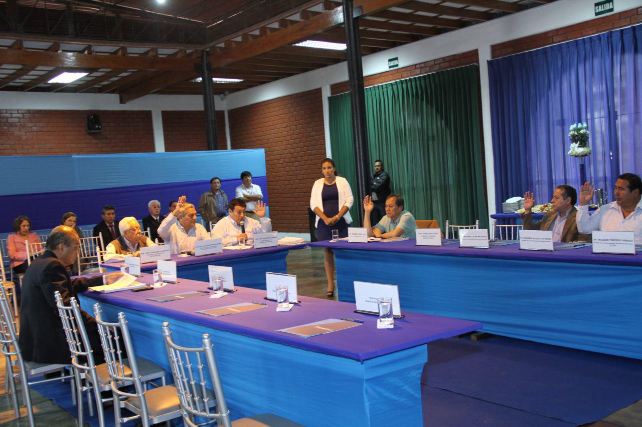 Junta de Accionistas de Sedalib reconoce a director Flores Cornejo