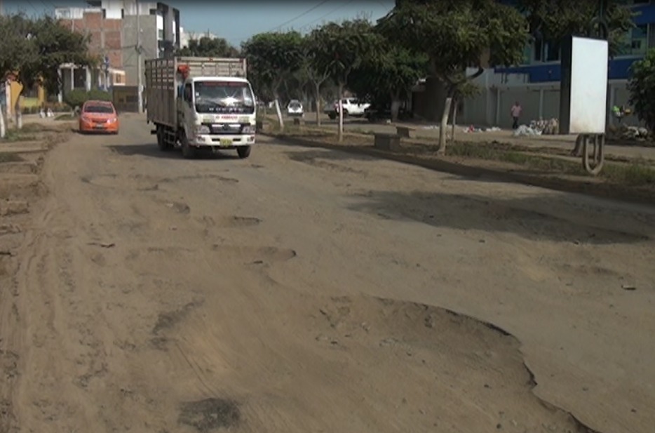 Alcalde anuncia rehabilitación de pistas arrasadas por huaicos en Trujillo