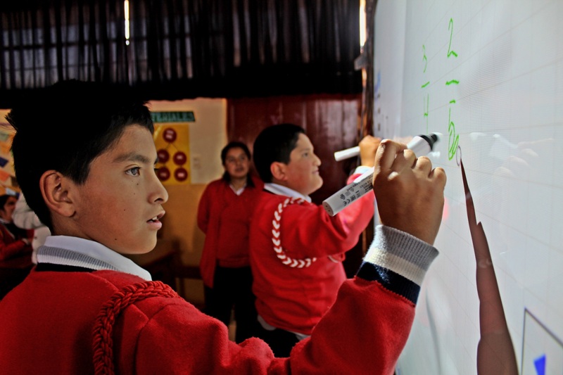 Implementan uso de  pizarras interactivas en instituciones educativas de Otuzco