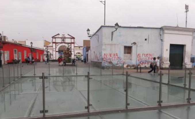 Vándalos hacen pintas en la Catedral y casonas del centro histórico de Trujillo 