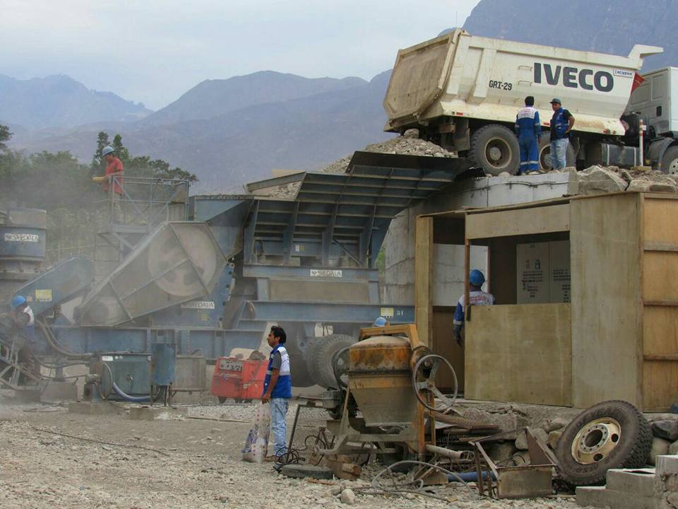 Consejero de Pataz niega que planta de asfalto no funcione