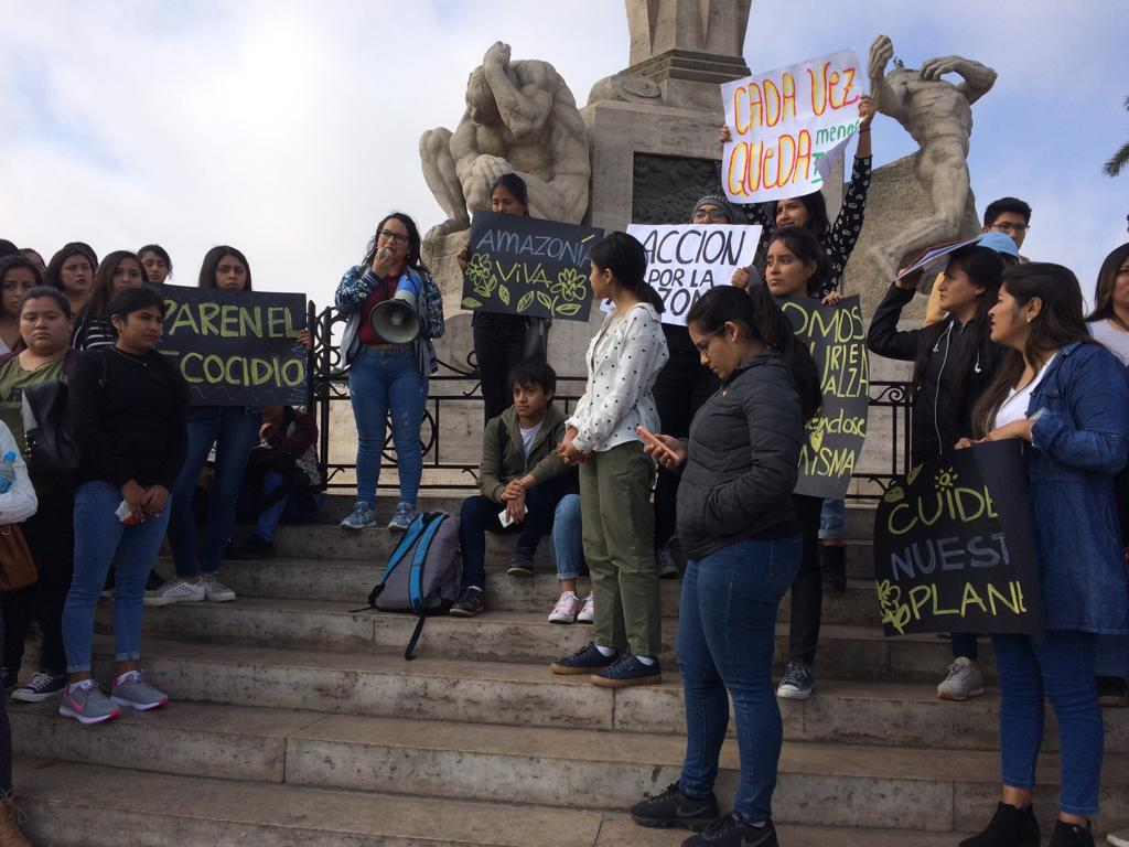 Trujillo hace plantón contra incendios forestales que están acabando con la Amazonía