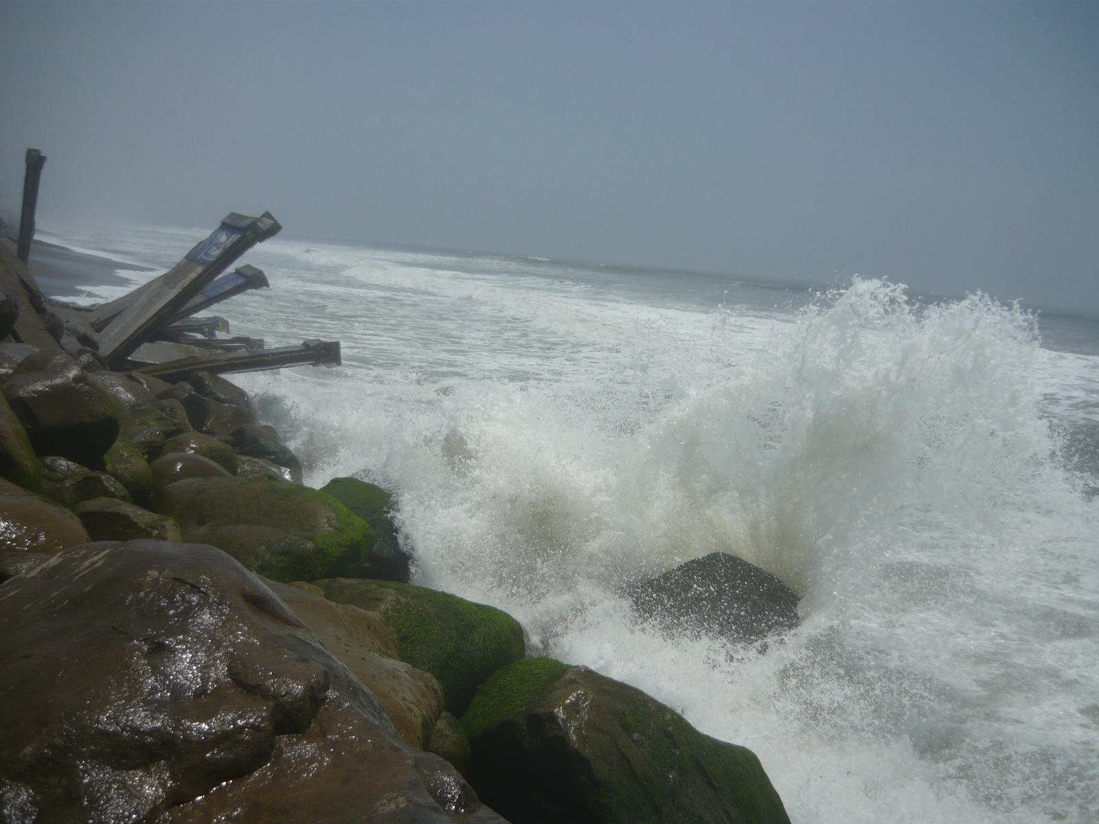 Trujillo: por oleajes anómalos cierran  puertos y caletas en La Libertad y otras regiones