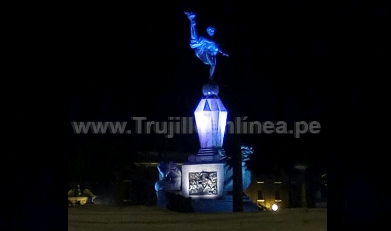 Comienzan pruebas de luminarias en Plaza de Armas de Trujillo 