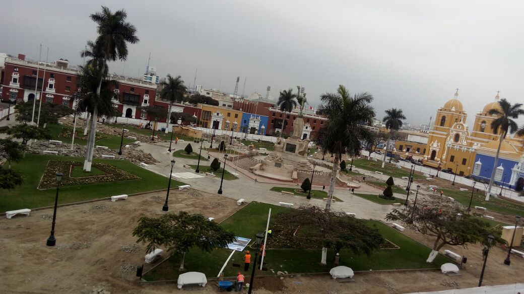 Todavía no terminan proyecto de electrificación para Plaza de Armas de Trujillo