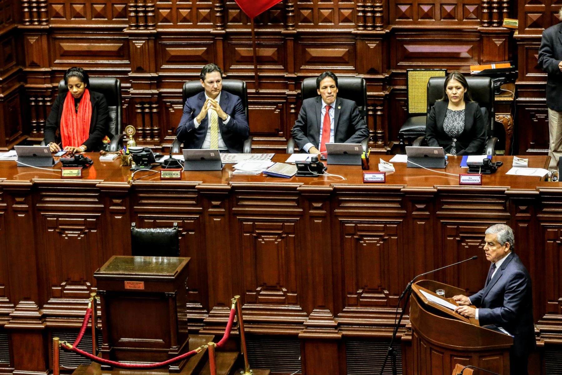 Congreso en pleno aprobó cuestión de confianza solicitada por el Ejecutivo