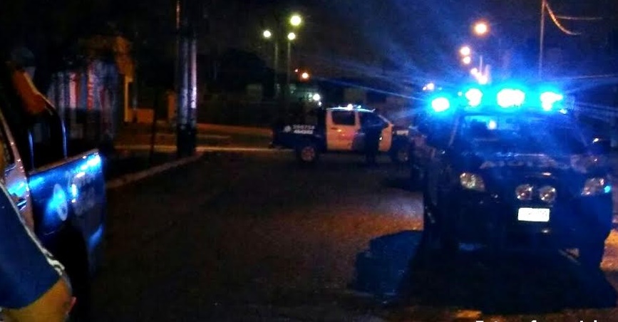 Trujillo: efectivo policial ebrio chocó su auto contra un semáforo