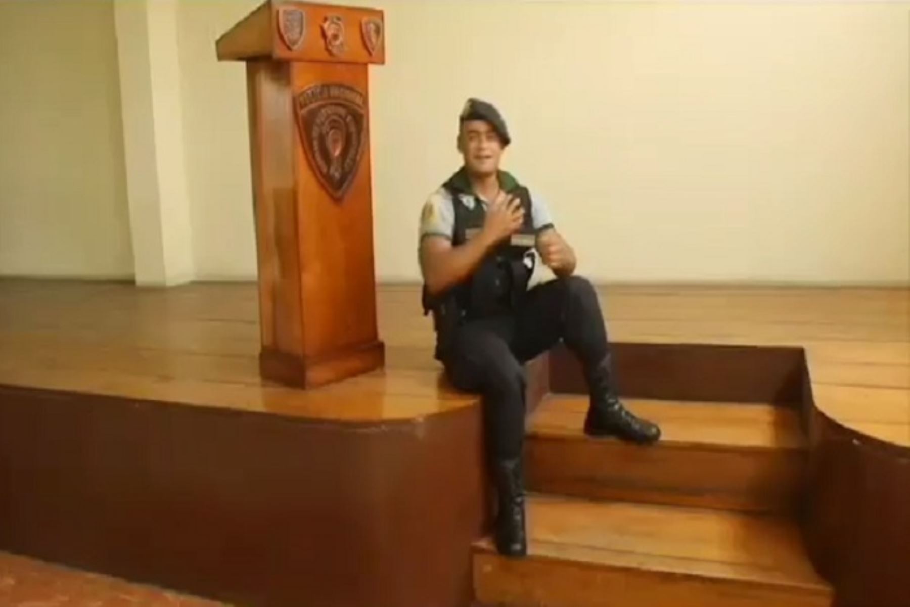   Efectivo policial graba canción pidiendo a trujillanos quedarse en casa durante la emergencia
