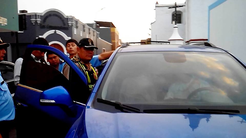 Tras persecución fue detenido policía que manejaba ebrio en Trujillo