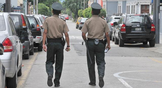 Capturan a dos policías que protagonizaron espectacular asalto en una pollería