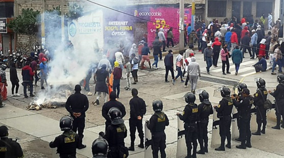 Ministros de Cultura y Educación renunciaron a sus cargos tras muerte de manifestantes