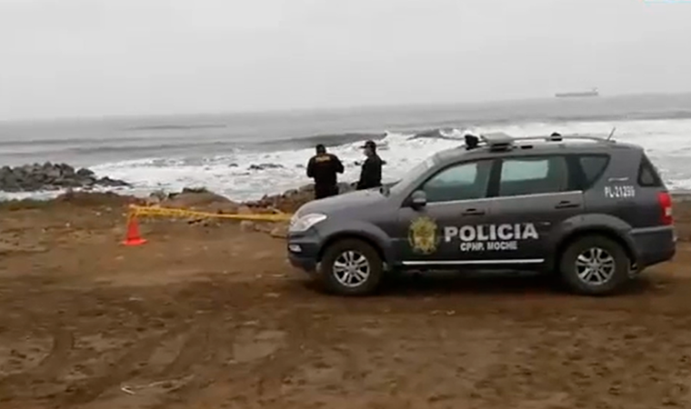 Encuentran cadáveres de un hombre y una mujer en la orilla de la playa las Delicias 